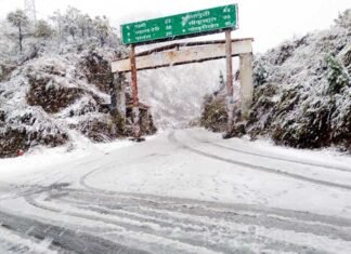 पौड़ी, रानीखेत सहित पहाड़ों में हर तरफ बर्फबारी, दिल्ली में भी बारिश के साथ पड़े ओले snowfall-in-pauri