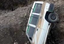 उत्तराखण्ड में सड़क हादसा, खाई में गिरी सवारियों से भरी सूमो sumo-fall-in-ditch