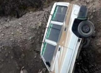 उत्तराखण्ड में सड़क हादसा, खाई में गिरी सवारियों से भरी सूमो sumo-fall-in-ditch