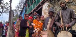 शिक्षिका मधु मिश्रा की सेवानिवृत्ति पर भावभीनी विदाई vidaayi
