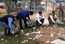 एक्टिव सिटीजन टीम ने शुरू किया शहर के बदहाल पार्कों का सफाई अभियान active-citigen-team--cleaning