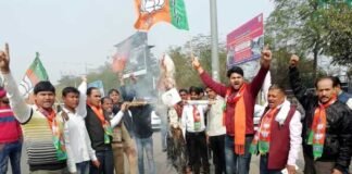 भाजपा पिछड़ा वर्ग मोर्चा कार्यकर्ताओं ने ममता बनर्जी का पुतला फूंका bjp-obc-morcha-greno