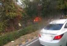 नोएडा एक्सप्रेसवे के पास चलती कार में लगी आग, धू-धू कर जली कार car-caught-fire