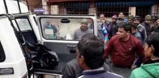 उत्तराखंड में मैक्स वाहन खाई में गिरा, 4 की मौत, 4 गंभीर रूप से घायल max-accident-in-rudrprayag