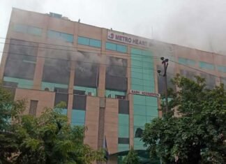 नोएडा के मेट्रो अस्पताल में लगी भीषण आग metro-hospital-fire