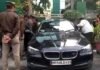 नोएडा में दिन दहाड़े बदमाशों ने BMW कार सवार युवक को गोली मारी noida-firing-case