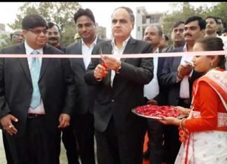 नोएडा स्टेडियम में आज से शुरू हो गया तीन दिवसीय फ्लावर शो noida-flower-show
