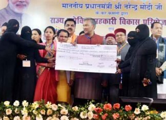 पीएम मोदी ने फोन से किया जनसभा को संबोधित, उत्तराखंड को दी 3340 करोड़ की सौगात, ख़राब मौसम के चलते नहीं पहुंच पाए रुद्रपुर pm-raily-rudrpur