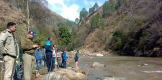 पौड़ी गढ़वाल: पूर्वी नयार नदी में बही दो स्कूली छात्रायें, एक की मौत दूसरी की तलाश जारी purvi-nayar-nadi
