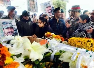 शहीद मेजर ढोंडियाल की अंतिम यात्रा में उमड़ा जनसैलाब, बहादुर पत्नी ने किया आखिरी सलाम shahid-mejor-bibhuti-dhoudiyal