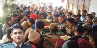 शहीद की अंतिम यात्रा: ….जब तक सूरज चाँद रहेगा मेजर तेरा नाम रहेगा. नारों से गूंज उठा देहरादून shahid-ki-anitm-yatra