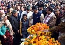 उत्तराखंड के दोनों शहीदों की अंतिम विदाई में उमड़ा जनसैलाब, बेटी ने किया आखिरी सलाम, बेटे ने दी मुखाग्नि shahid-mohan-lal