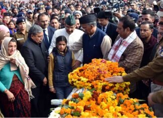 उत्तराखंड के दोनों शहीदों की अंतिम विदाई में उमड़ा जनसैलाब, बेटी ने किया आखिरी सलाम, बेटे ने दी मुखाग्नि shahid-mohan-lal