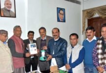 मुख्यमंत्री ने किया सोलर लालटेन का लोकार्पण, एक बार चार्ज होने पर 13 घंटे तक देगी लाइट solar-laltain