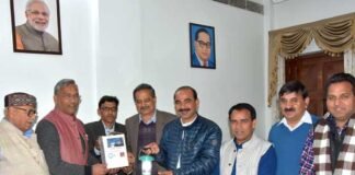 मुख्यमंत्री ने किया सोलर लालटेन का लोकार्पण, एक बार चार्ज होने पर 13 घंटे तक देगी लाइट solar-laltain