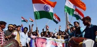 अभिनन्दन की घर वापसी में लग रहा है वक्त, अटारी बॉर्डर सुबह से इंतजार कर रहे हैं हजारों देशवासी abhinandan