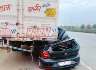 यमुना एक्सप्रेसवे पर सड़क हादसे में पत्नी की दर्दनाक मौत, पति घायल accident-near-expressway