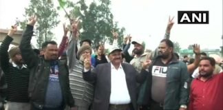 अभिनंदन के अभिनंदन में अटारी बॉर्डर पर उमड़ा जन सैलाब, कुछ ही देर में पहुंचेगा अपना फाइटर atari-bagha-border-abhinandan