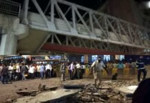 मुंबई में CST स्टेशन के पास फुट ओवर ब्रिज गिरने से बड़ा हादसा: 5 की मौत, 36 से ज्यादा लोग घायल foot-over-bridge-falling-near cst station