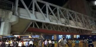 मुंबई में CST स्टेशन के पास फुट ओवर ब्रिज गिरने से बड़ा हादसा: 5 की मौत, 36 से ज्यादा लोग घायल foot-over-bridge-falling-near cst station
