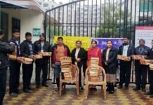 इनर व्हील क्लब नवीन ग्रेटर नोएडा द्वारा सिक्यूरिटी गार्ड्स को जूते बांटे गए inner-wheel-club