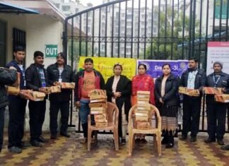 इनर व्हील क्लब नवीन ग्रेटर नोएडा द्वारा सिक्यूरिटी गार्ड्स को जूते बांटे गए inner-wheel-club