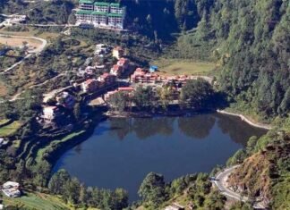 समय-समय पर रंग बदलती रहस्मयी खुर्पाताल झील के बारे में जानें khurpatal-lake