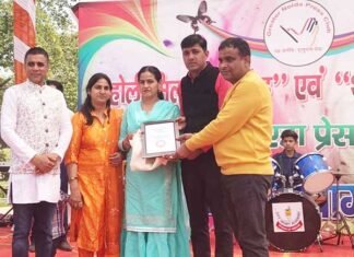 ग्रेनो प्रेस क्लब द्वारा होली मिलन समारोह, विशिष्ट लोगों एवं संस्थाओं को किया सम्मानित press-club-holi-milan