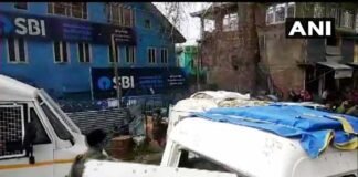 पुलवामा में CRPF जवानों की पोस्ट पर ग्रेनेड से हमला, एक जवान घायल pulwana-sbi-attack