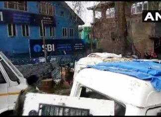 पुलवामा में CRPF जवानों की पोस्ट पर ग्रेनेड से हमला, एक जवान घायल pulwana-sbi-attack