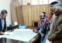 सड़क नही तो वोट नही, ग्रामीणों ने बनाई रणनीति road-nahi-to-vote-nahi