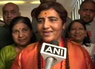 साध्वी प्रज्ञा ठाकुर बीजेपी में शामिल, दिग्विजय सिंह के खिलाफ भोपाल से लड़ेंगी चुनाव Sadhvi-Pragya-Thakur