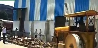 3 करोड़ रुपये की बीयर पर बुलडोजर चलाकर किया नष्ट 3 करोड़ रुपये की बीयर पर बुलडोजर चलाकर किया नष्ट