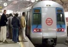 ब्लूलाइन मेट्रो के गेट में फंसी महिला की साड़ी, घिसटते हुए ट्रैक पर जा गिरी फंसी महिला की साड़ी