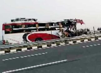 आगरा-लखनऊ एक्सप्रेसवे पर भीषण सड़क दुर्घटना, 7 की मौत, 34 घायल bus-accident-agra-expressway