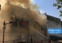 नोएडा: केनरा बैंक में लगी भीषण आग, कंप्यूटरों के साथ महत्वपूर्ण दस्तावेज जलकर खाक fire-in-canara-bank-noida