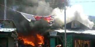 उत्तराखंड: बाजार में लगी भीषण आग, आधा दर्जन से ज्यादा दुकानें जलकर खाक fire-in-uttarkashi