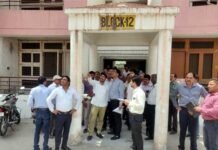 सोसायटी के निर्माण में भ्रष्टाचार की शिकायत पर पहुंचे सीईओ ने अधिकारियों को लगाई फटकार lotus-wellfare-society