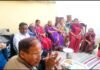 मतदान बहिष्कार का मन बना चुके कल्जीखाल ब्लॉक के मतदाताओं को मनाने गाँव पहुंचा प्रशासन matdan-ka-bahishkar