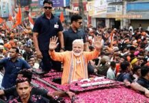 प्रधानमंत्री मोदी के पास कुल कितनी संपत्ति है? देखें उनके द्वारा दिए हलफनामा में pm-modi-in-varanasi