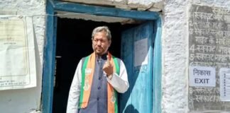 बीजेपी प्रत्याशी तीरथ सिंह रावत को आचार संहिता के उल्लंघन का नोटिस जारी tirath-singh-rawat-bjp