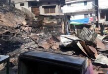 आग की चपेट में आने से धुमाकोट बाजार की चार दुकानें जलकर खाक Dhumakot-Bazaar-fire