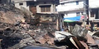 आग की चपेट में आने से धुमाकोट बाजार की चार दुकानें जलकर खाक Dhumakot-Bazaar-fire
