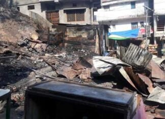 आग की चपेट में आने से धुमाकोट बाजार की चार दुकानें जलकर खाक Dhumakot-Bazaar-fire
