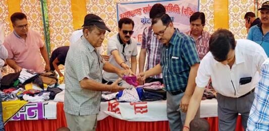 Uttarakhand-samiti-cloth-distribution