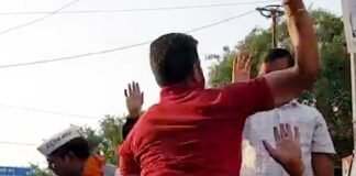 दिल्ली के सीएम अरविंद केजरीवाल को एक शख्स ने मारा थप्पड़ arvind-kejriwal-slaped