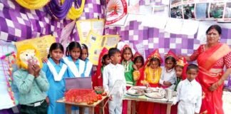 कल्जीखाल ब्लॉक के प्राथमिक विद्यालय कांडा में आयोजित बाल साहित्य सर्जन मेले में बच्चों बाँधा समां bal-srijan-mela