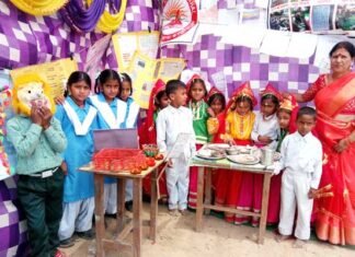 कल्जीखाल ब्लॉक के प्राथमिक विद्यालय कांडा में आयोजित बाल साहित्य सर्जन मेले में बच्चों बाँधा समां bal-srijan-mela