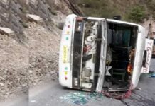 देवप्रयाग से ऋषिकेश आ रही बस कौड़ियाला के पास पलटी 3 लोग घायल bus-accident-rishikesh