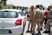 पुलिसकर्मी बताकर बदमाशों ने कम्पनी के कैशियर से 65 लाख रूपये लूटे cash-looted